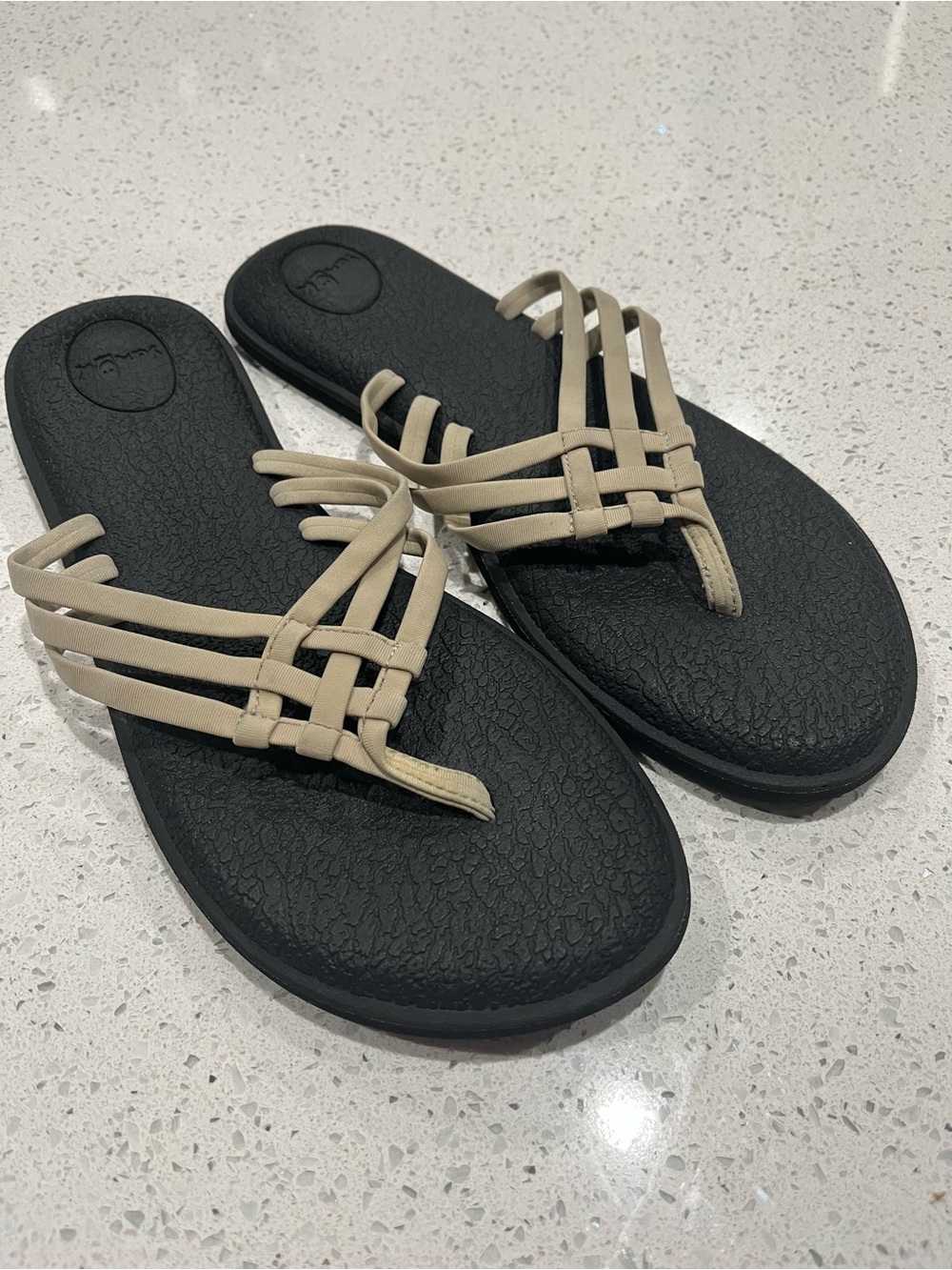 Sanuk Yoga Salty Sandals Women Size 10 Flip Flops Cream/Black